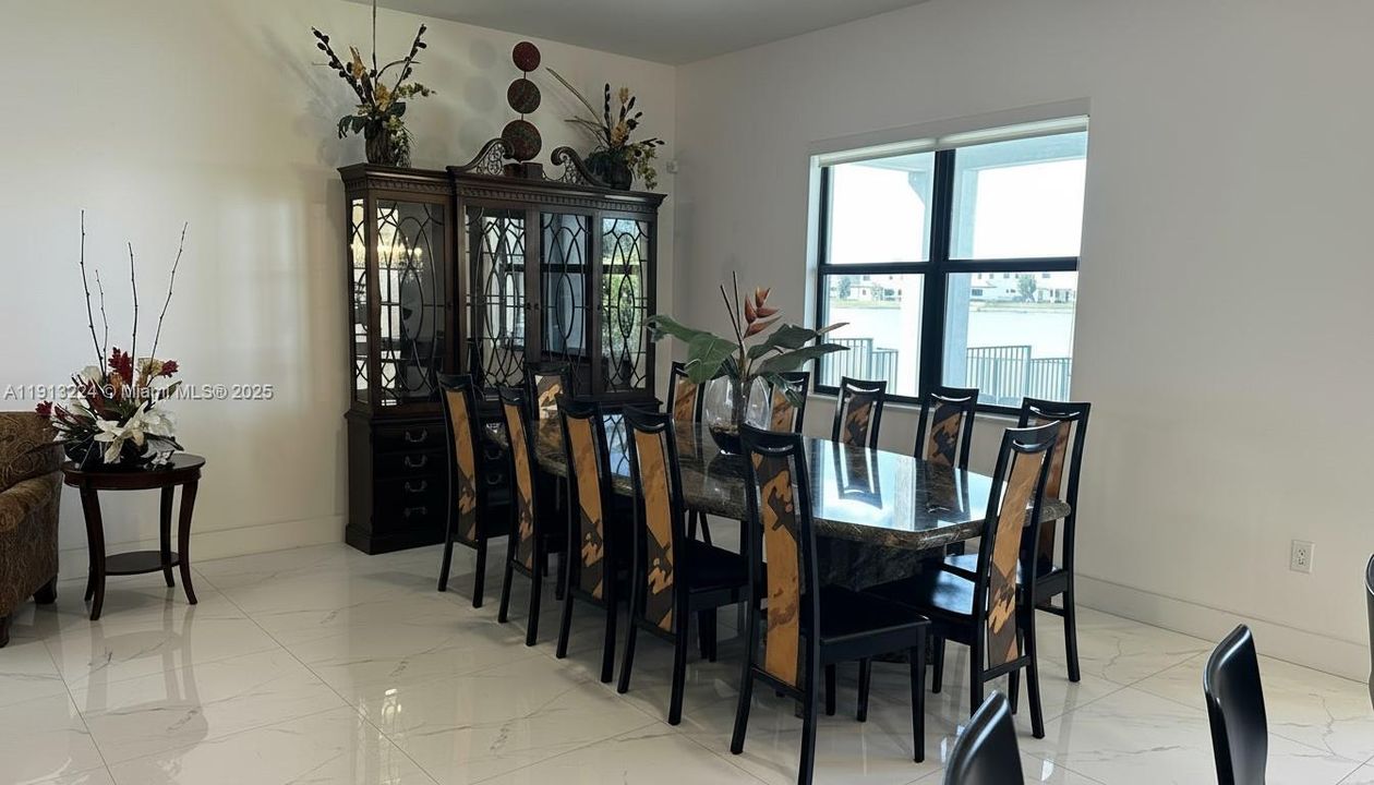 На продажу: $1,400,000 (5 спален, 4 ванн, 3381 Квадратных фут)