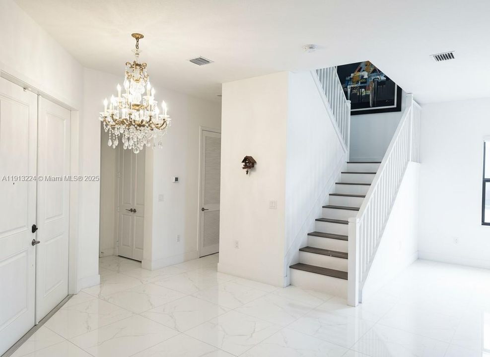 На продажу: $1,400,000 (5 спален, 4 ванн, 3381 Квадратных фут)