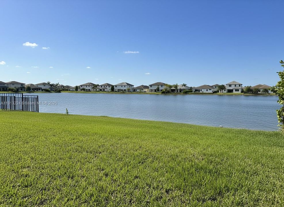 На продажу: $1,400,000 (5 спален, 4 ванн, 3381 Квадратных фут)