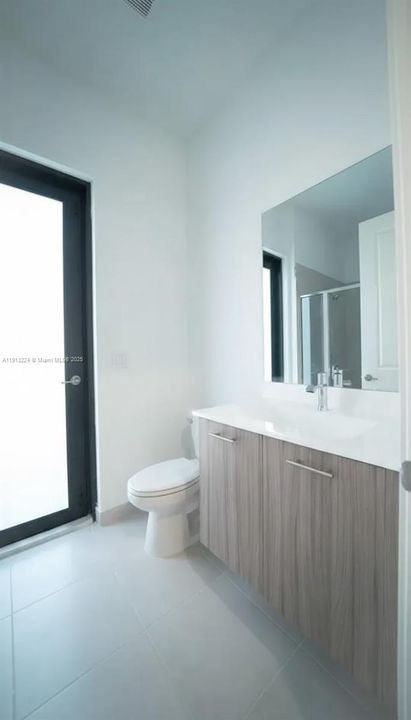 На продажу: $1,400,000 (5 спален, 4 ванн, 3381 Квадратных фут)