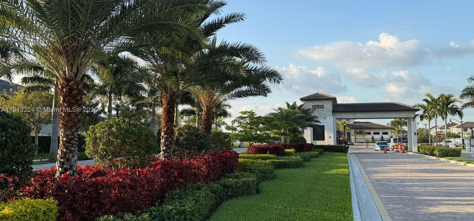 На продажу: $1,400,000 (5 спален, 4 ванн, 3381 Квадратных фут)