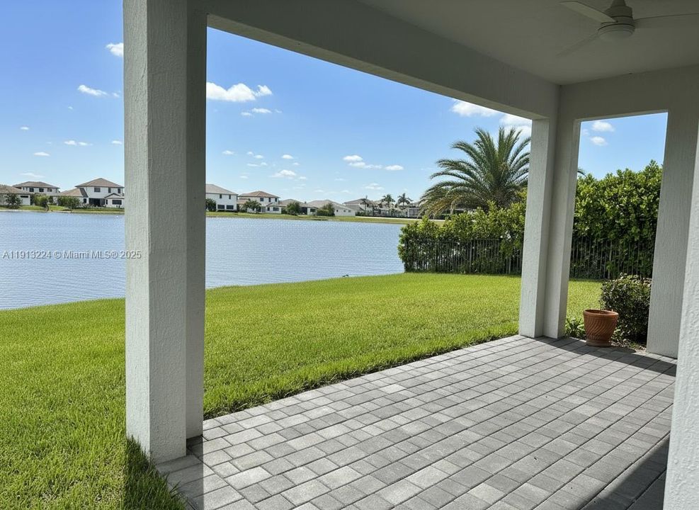 На продажу: $1,400,000 (5 спален, 4 ванн, 3381 Квадратных фут)