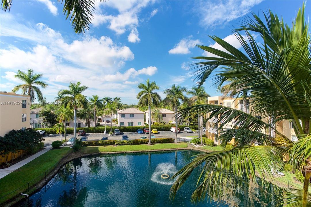 合同活跃: $289,900 (2 贝兹, 2 浴室, 1020 平方英尺)