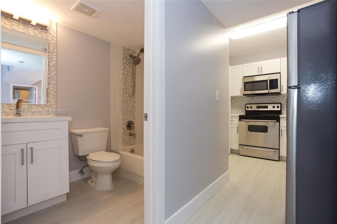 合同活跃: $289,900 (2 贝兹, 2 浴室, 1020 平方英尺)