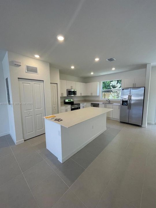 En Renta: $2,450 (3 camas, 2 baños, 1574 Pies cuadrados)