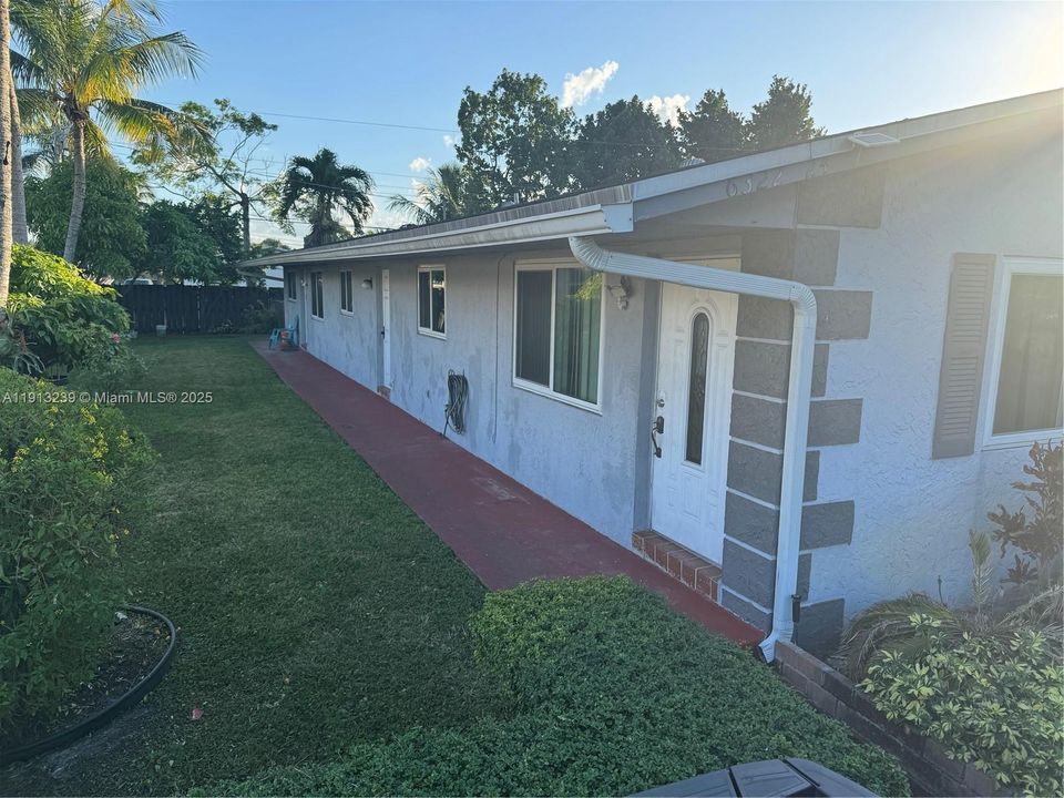 Active With Contract: $2,650 (3 beds, 2 baths, 2170 Square Feet)