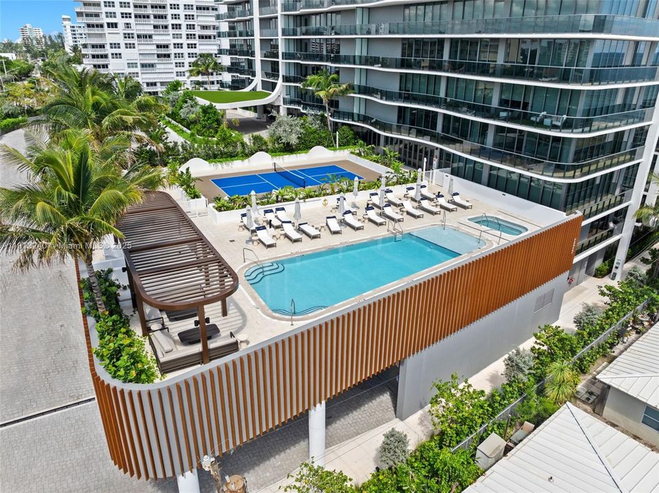 For Sale: $3,795,000 (3 beds, 3 baths, 2500 Square Feet)