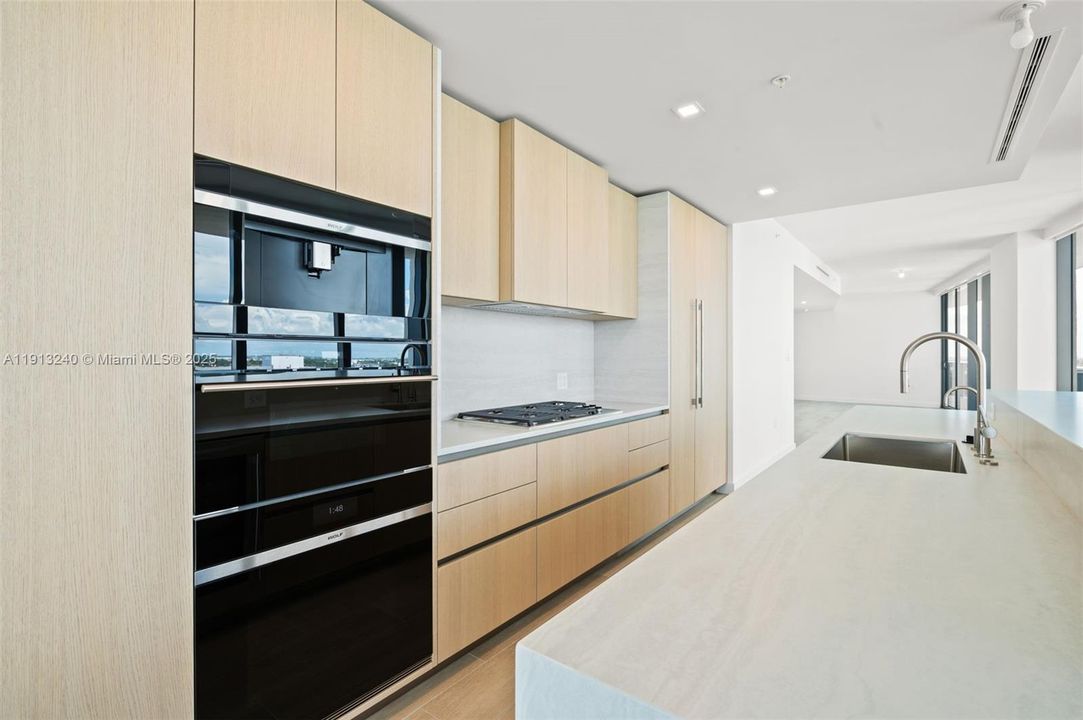 For Sale: $3,795,000 (3 beds, 3 baths, 2500 Square Feet)