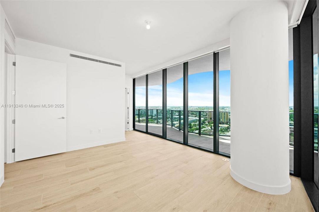 For Sale: $3,795,000 (3 beds, 3 baths, 2500 Square Feet)