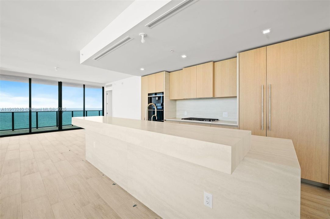 For Sale: $3,795,000 (3 beds, 3 baths, 2500 Square Feet)