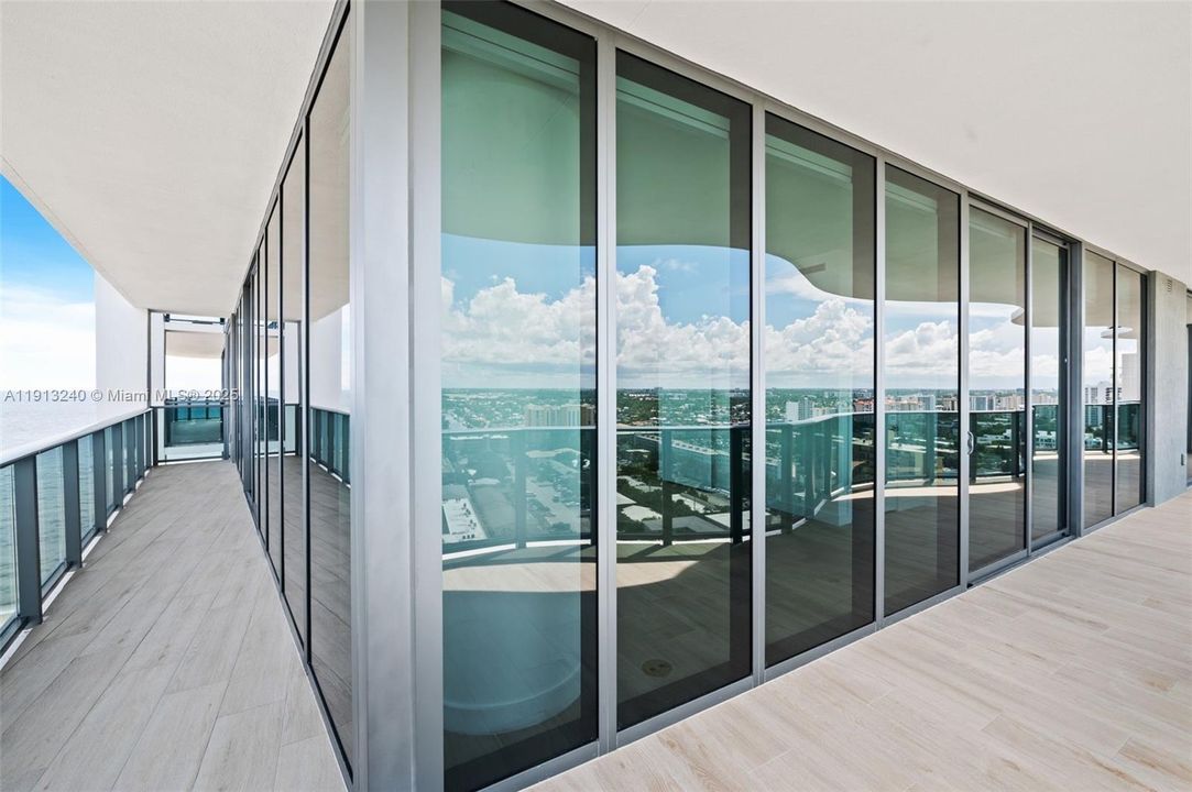 For Sale: $3,795,000 (3 beds, 3 baths, 2500 Square Feet)