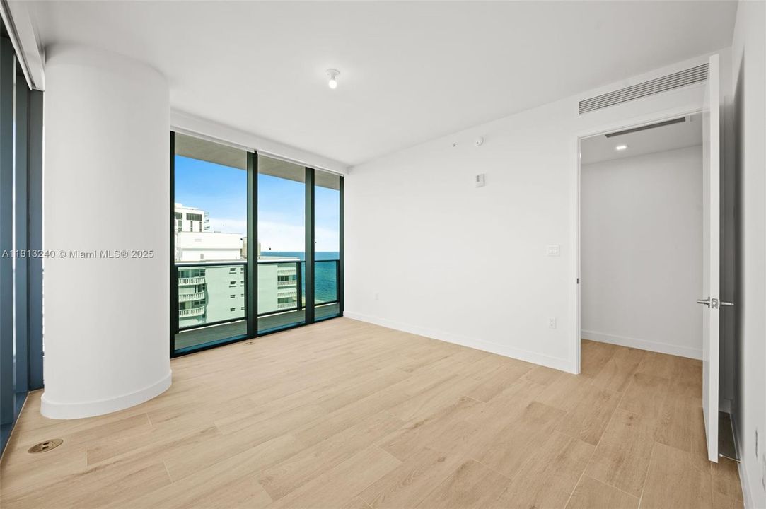 For Sale: $3,795,000 (3 beds, 3 baths, 2500 Square Feet)