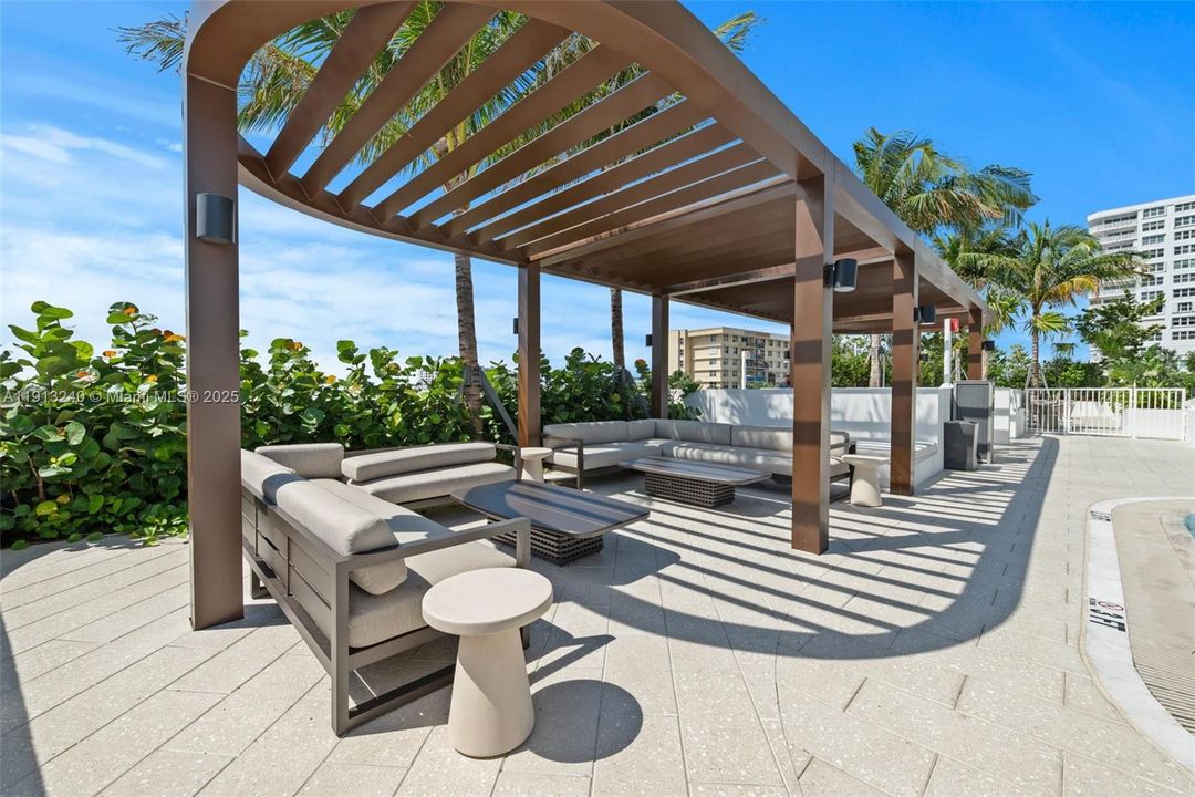 For Sale: $3,795,000 (3 beds, 3 baths, 2500 Square Feet)