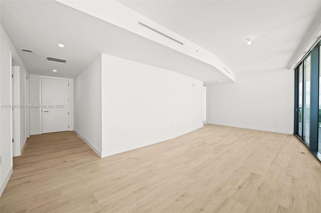 For Sale: $3,795,000 (3 beds, 3 baths, 2500 Square Feet)