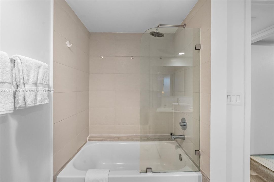 待售: $439,000 (2 贝兹, 2 浴室, 1030 平方英尺)