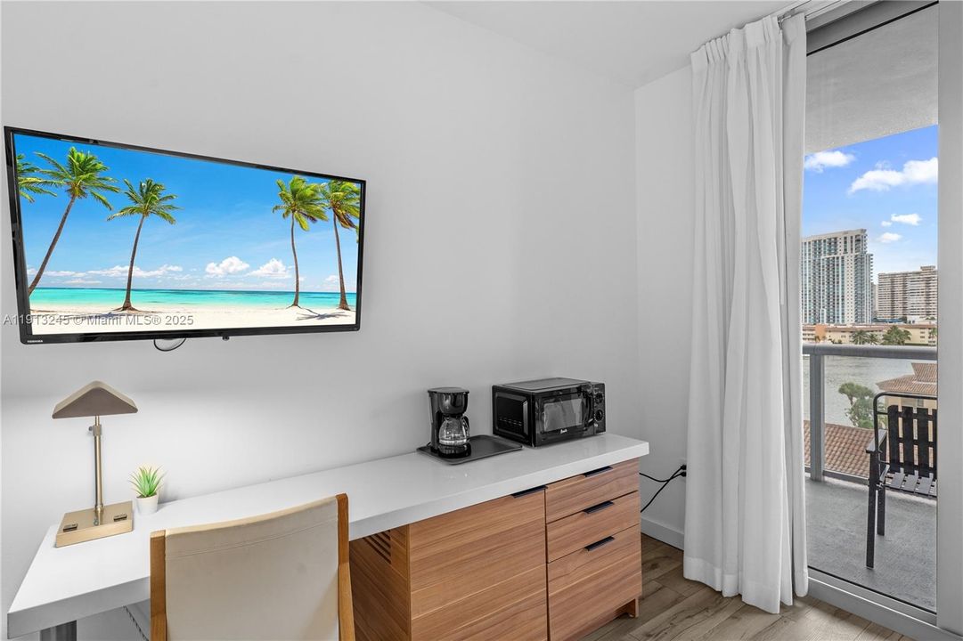 待售: $439,000 (2 贝兹, 2 浴室, 1030 平方英尺)