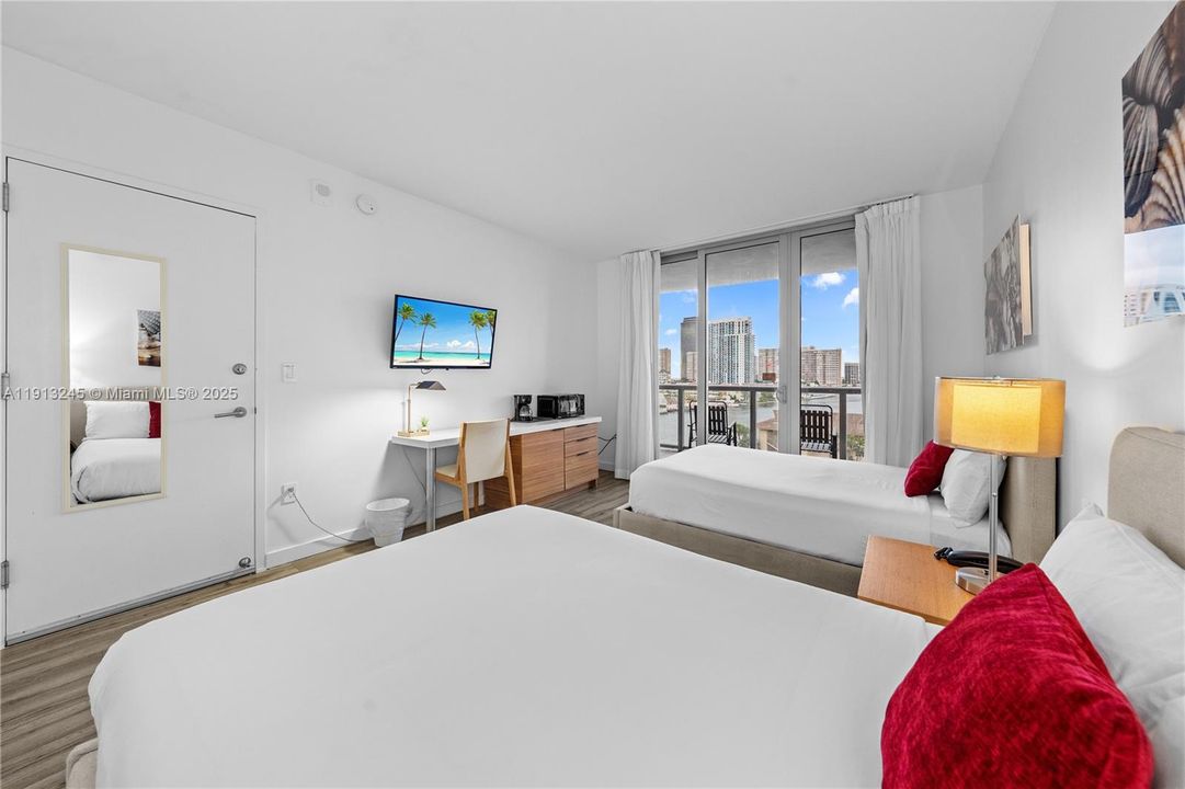 待售: $439,000 (2 贝兹, 2 浴室, 1030 平方英尺)