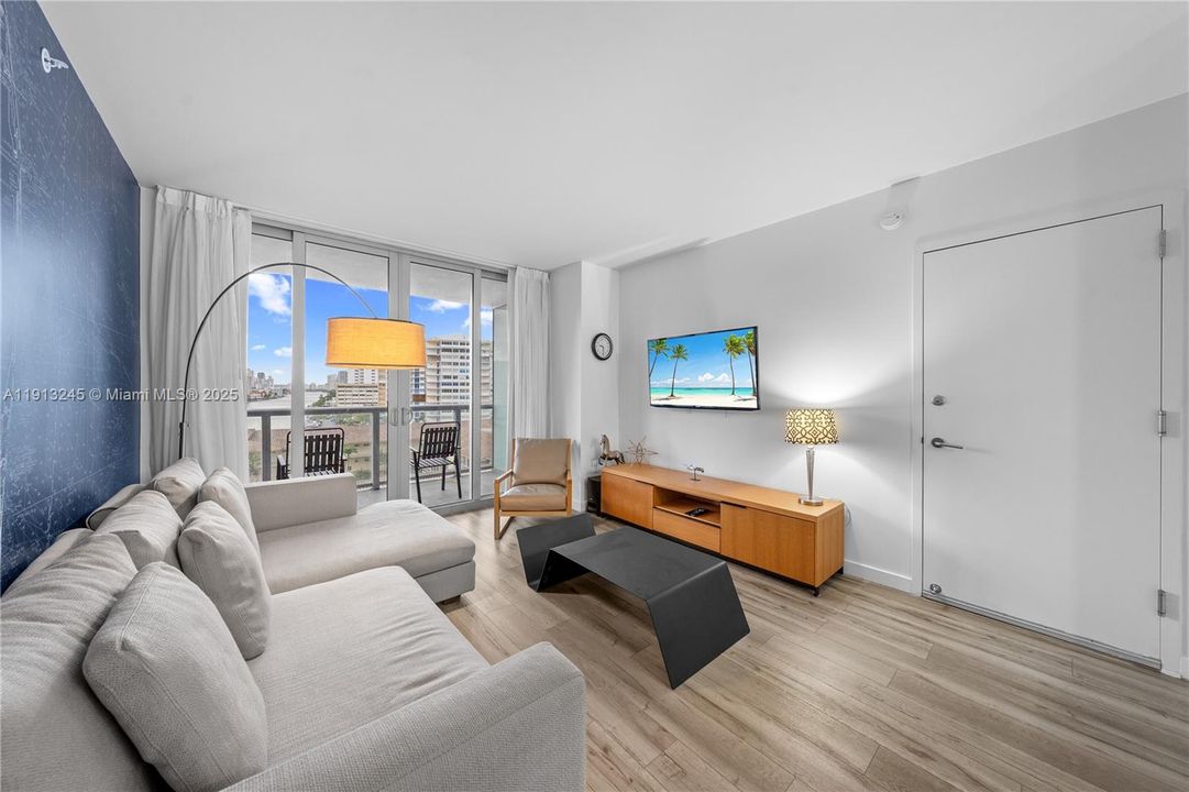 待售: $439,000 (2 贝兹, 2 浴室, 1030 平方英尺)