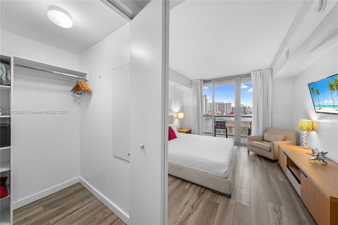 待售: $439,000 (2 贝兹, 2 浴室, 1030 平方英尺)