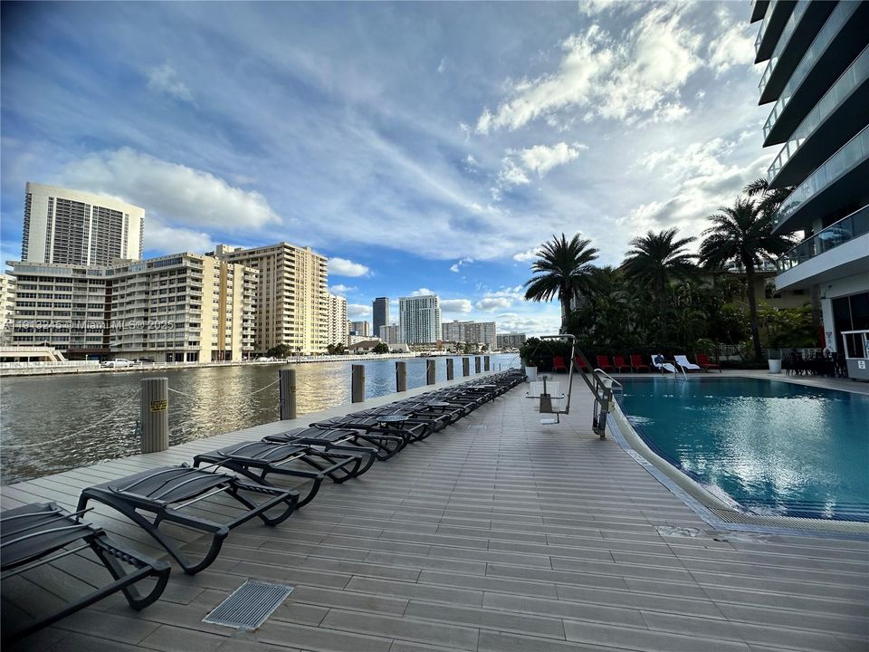 待售: $439,000 (2 贝兹, 2 浴室, 1030 平方英尺)