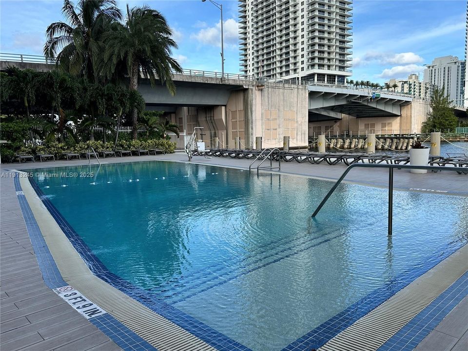 待售: $439,000 (2 贝兹, 2 浴室, 1030 平方英尺)