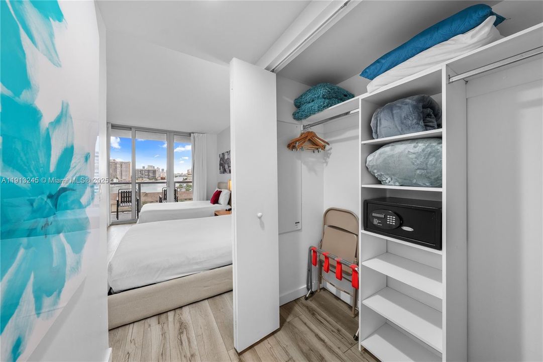 待售: $439,000 (2 贝兹, 2 浴室, 1030 平方英尺)