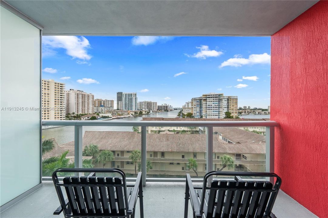 待售: $439,000 (2 贝兹, 2 浴室, 1030 平方英尺)