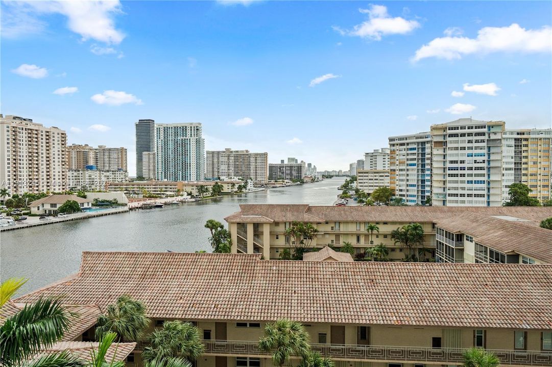 待售: $439,000 (2 贝兹, 2 浴室, 1030 平方英尺)