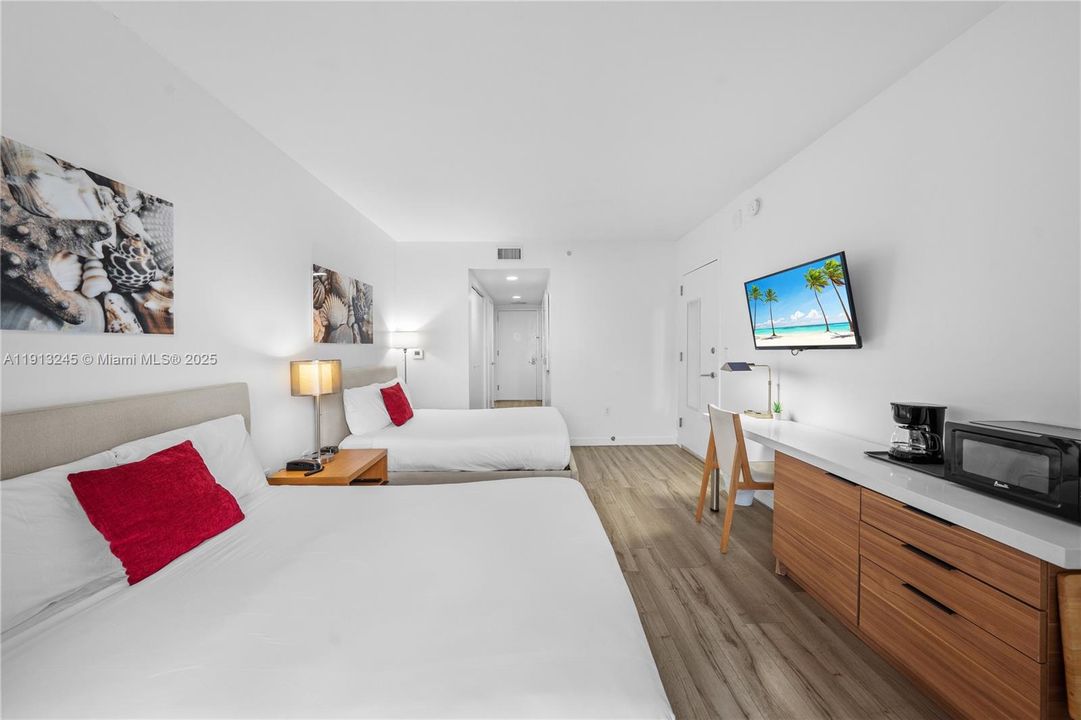 待售: $439,000 (2 贝兹, 2 浴室, 1030 平方英尺)