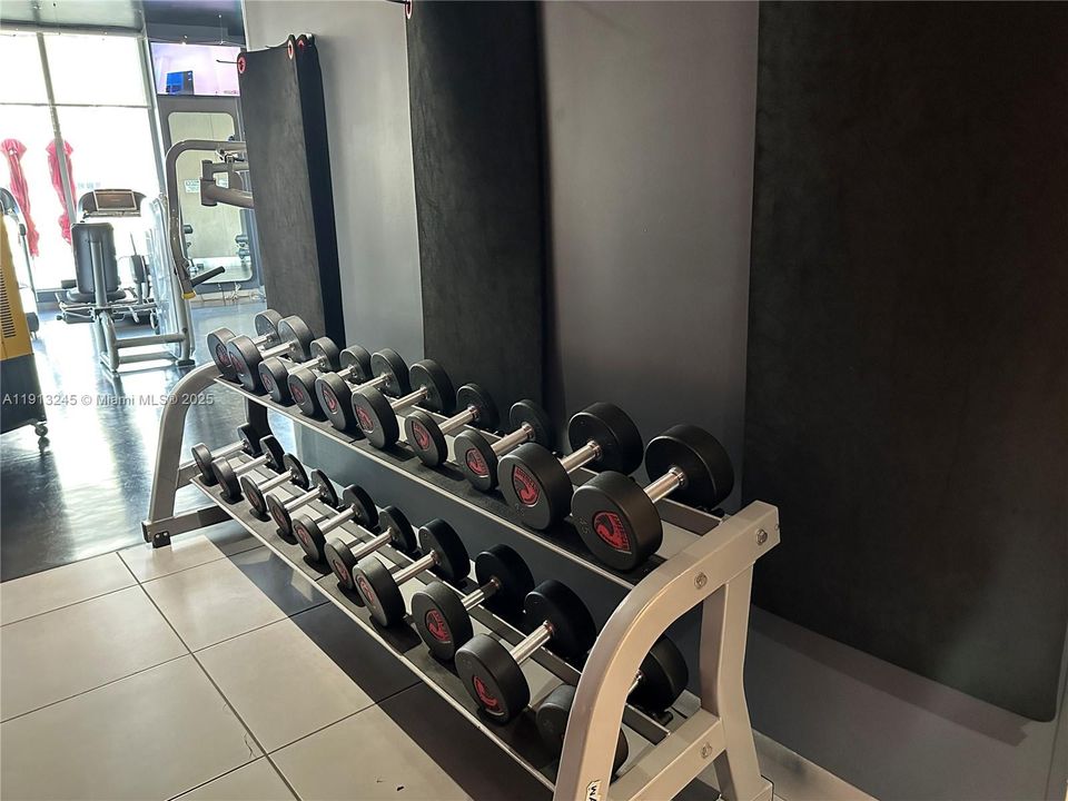 待售: $439,000 (2 贝兹, 2 浴室, 1030 平方英尺)