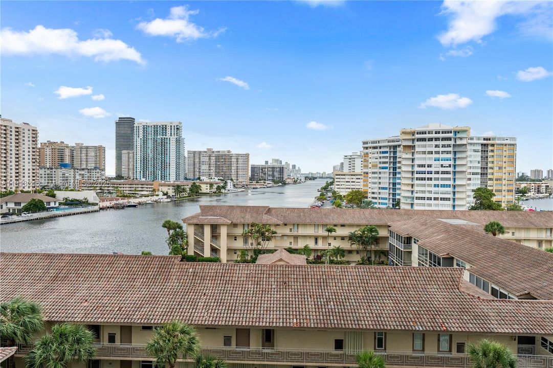 待售: $439,000 (2 贝兹, 2 浴室, 1030 平方英尺)