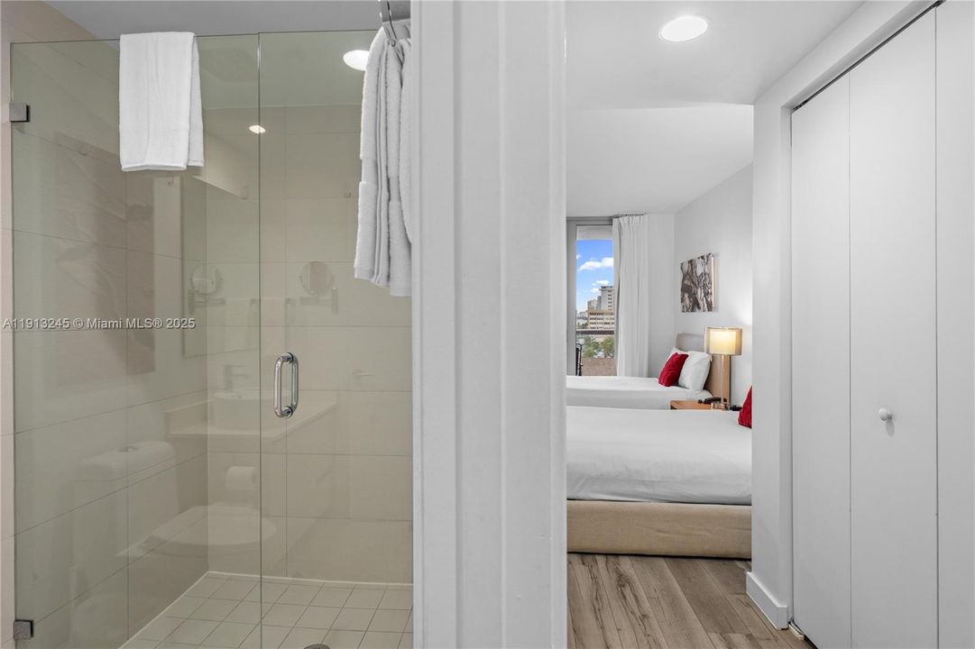 待售: $439,000 (2 贝兹, 2 浴室, 1030 平方英尺)