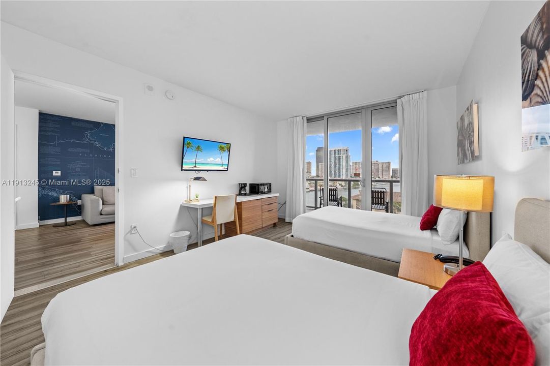 待售: $439,000 (2 贝兹, 2 浴室, 1030 平方英尺)