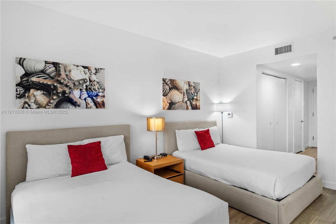 待售: $439,000 (2 贝兹, 2 浴室, 1030 平方英尺)