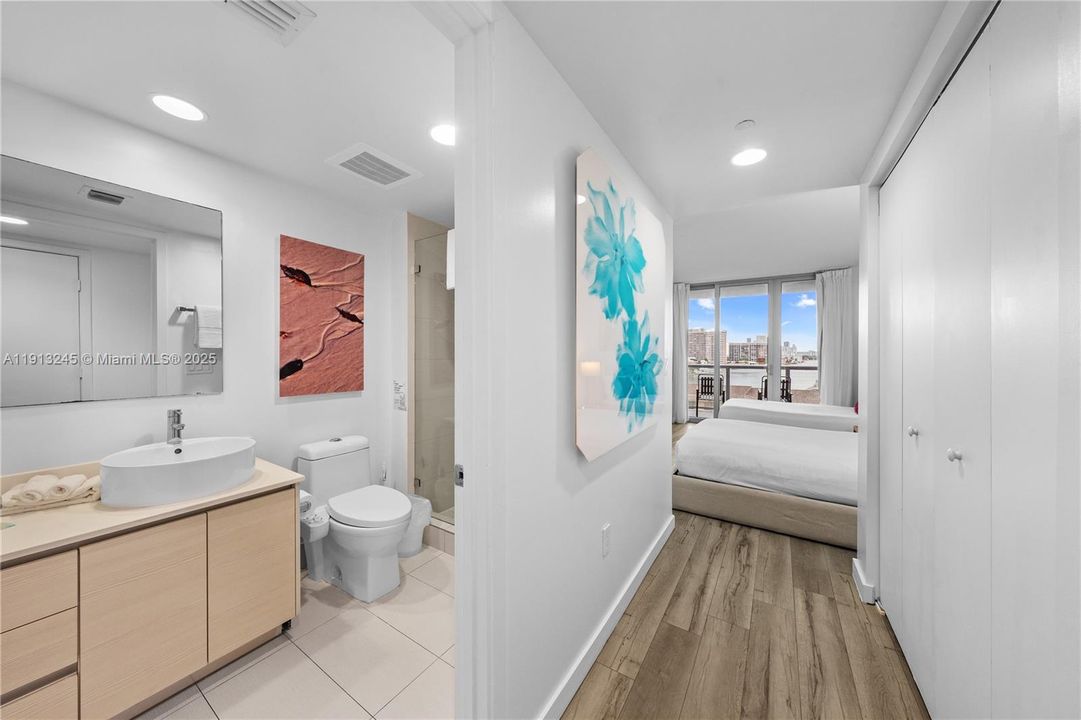 待售: $439,000 (2 贝兹, 2 浴室, 1030 平方英尺)