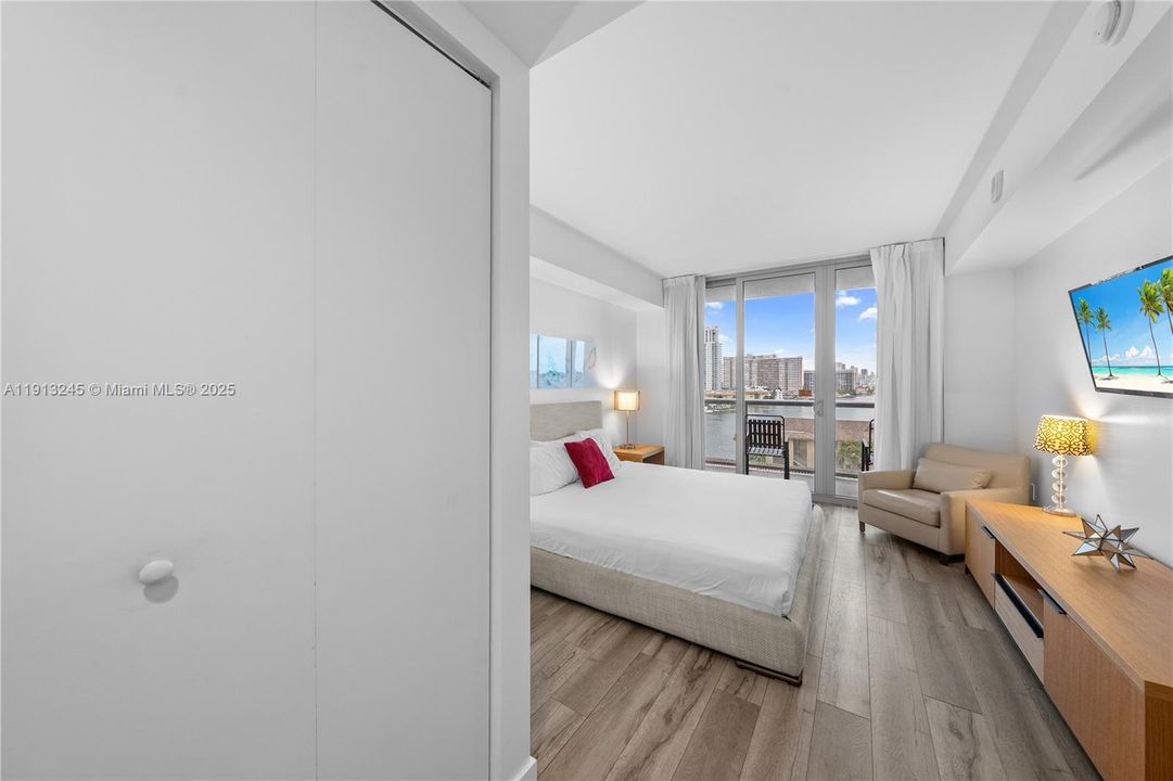 待售: $439,000 (2 贝兹, 2 浴室, 1030 平方英尺)