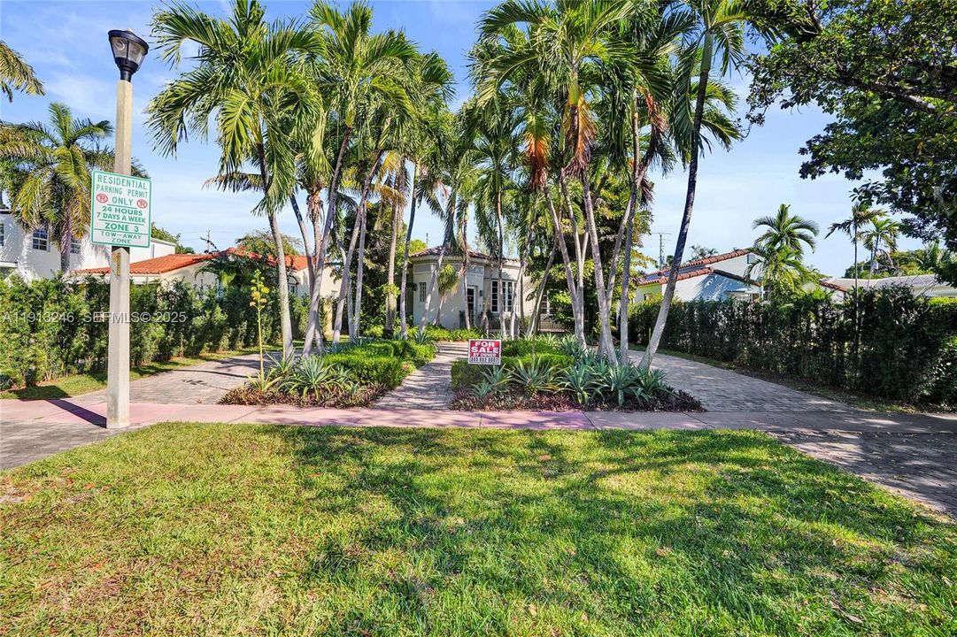 For Sale: $2,650,000 (5 beds, 3 baths, 2363 Square Feet)