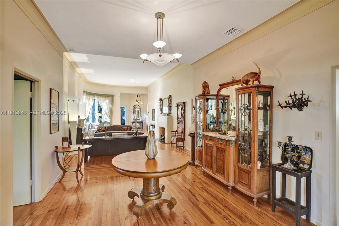 For Sale: $2,650,000 (5 beds, 3 baths, 2363 Square Feet)