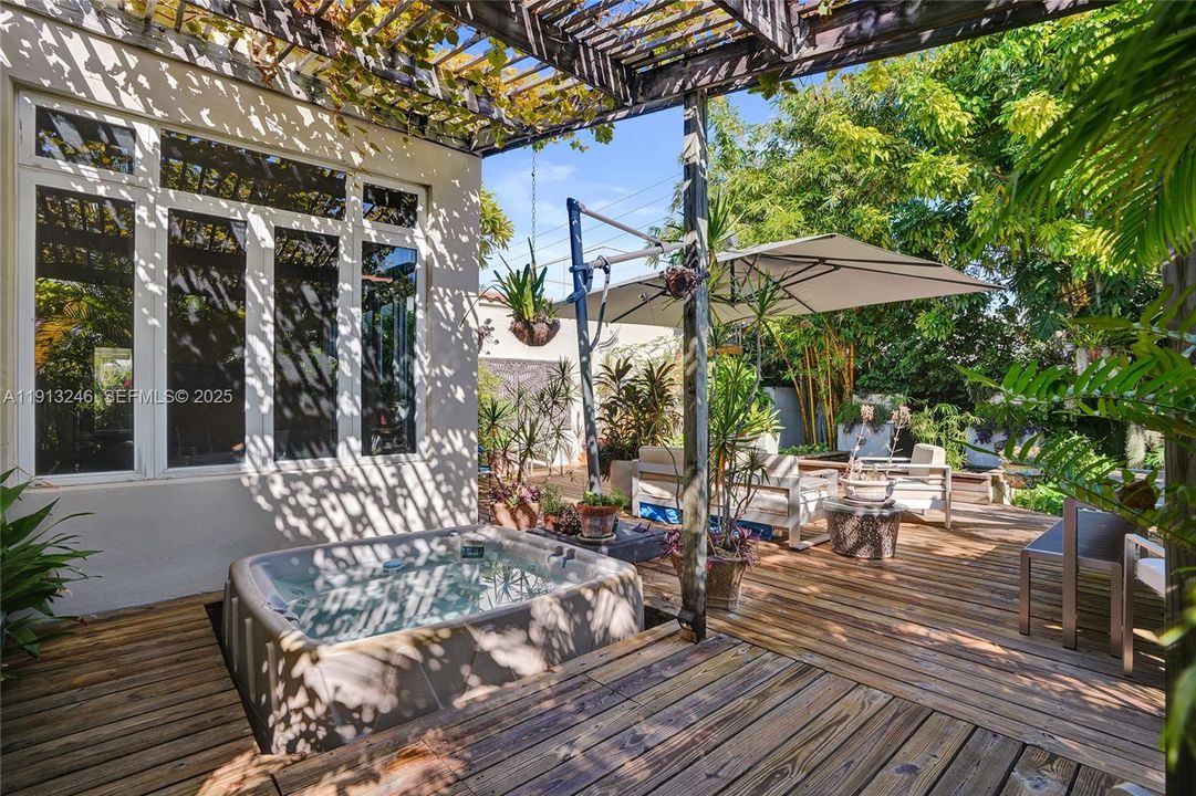 For Sale: $2,650,000 (5 beds, 3 baths, 2363 Square Feet)