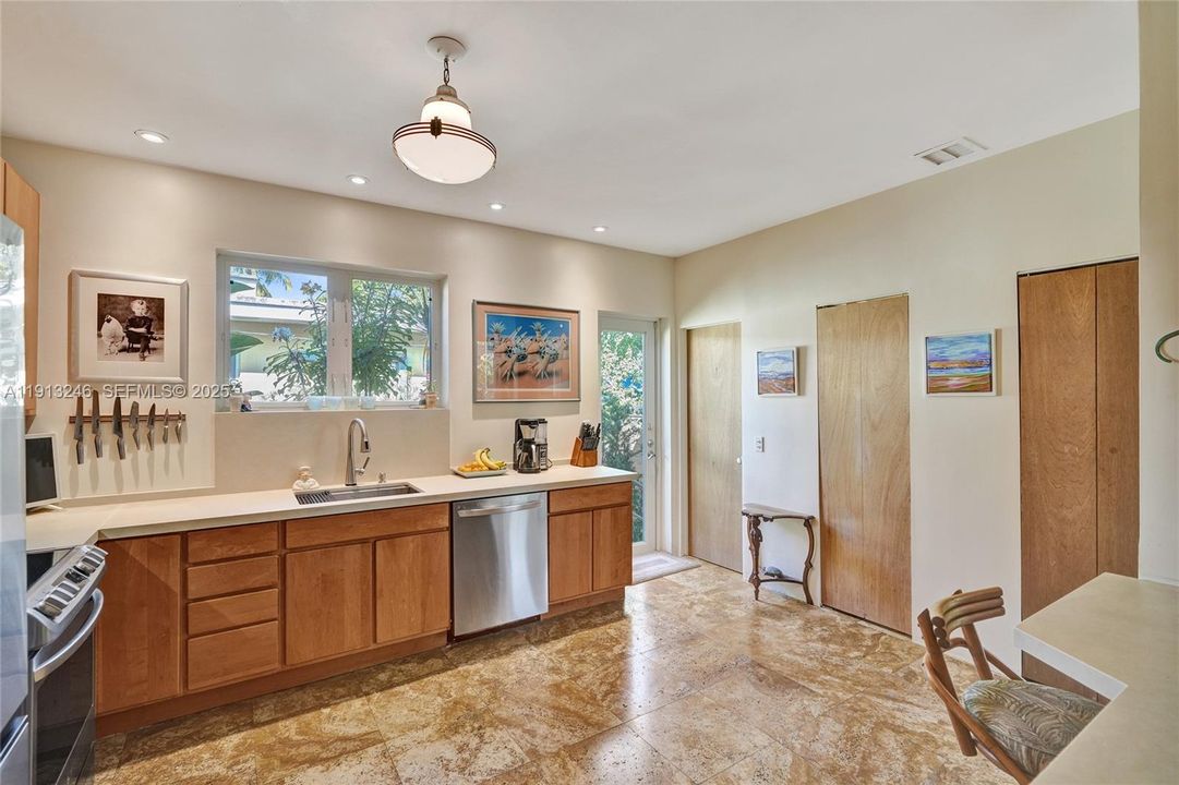 For Sale: $2,650,000 (5 beds, 3 baths, 2363 Square Feet)