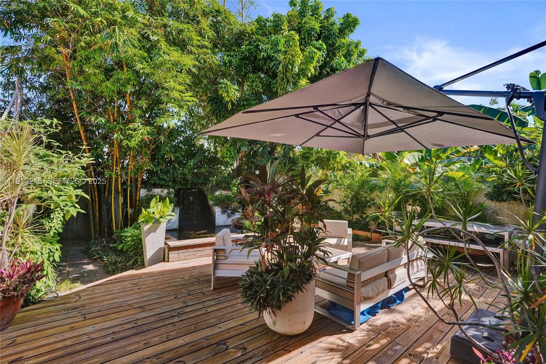 For Sale: $2,650,000 (5 beds, 3 baths, 2363 Square Feet)