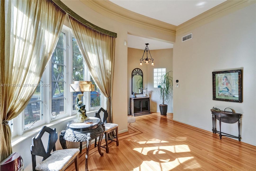 For Sale: $2,650,000 (5 beds, 3 baths, 2363 Square Feet)