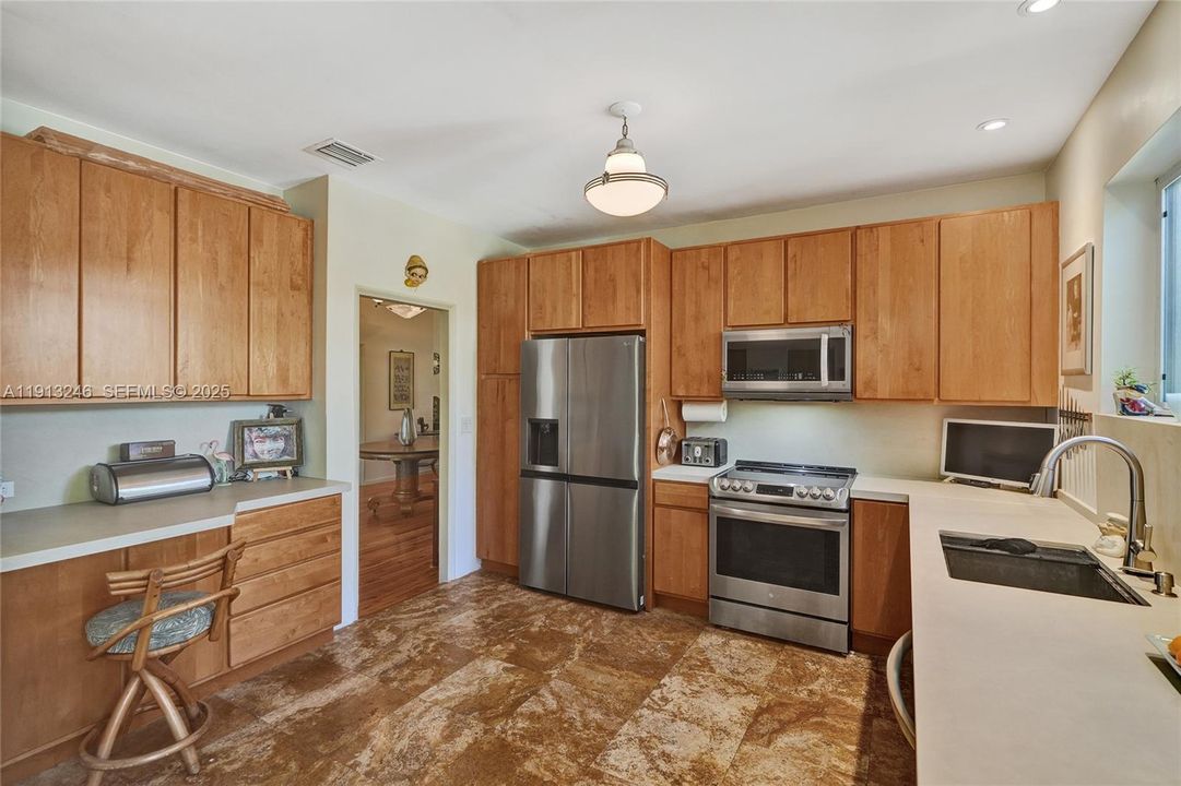 For Sale: $2,650,000 (5 beds, 3 baths, 2363 Square Feet)