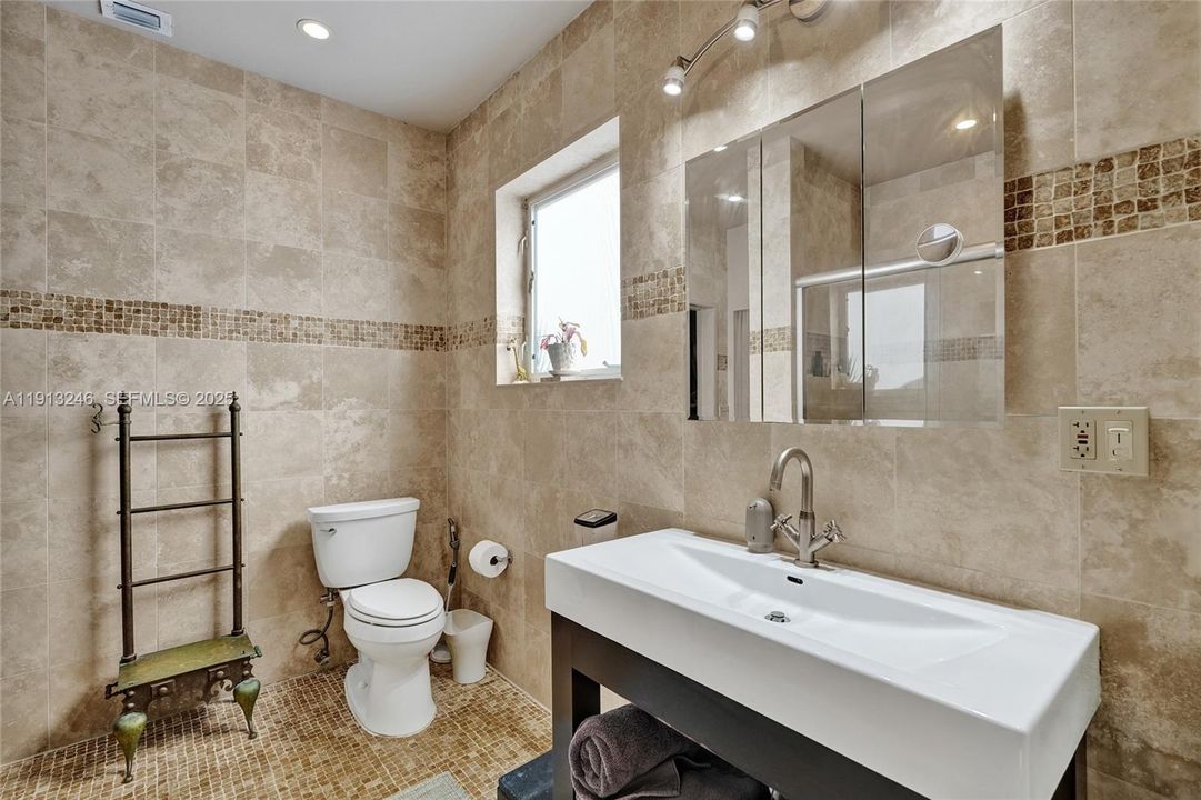 For Sale: $2,650,000 (5 beds, 3 baths, 2363 Square Feet)