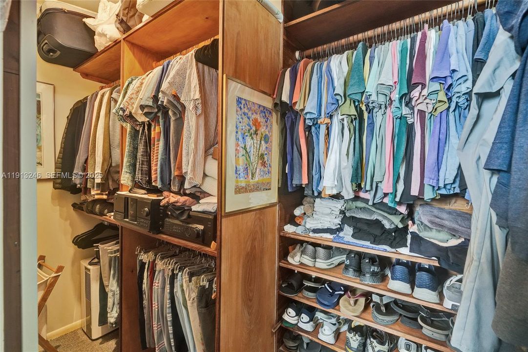 For Sale: $2,650,000 (5 beds, 3 baths, 2363 Square Feet)