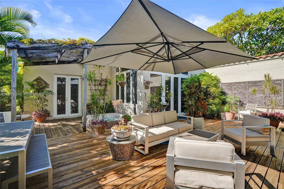 For Sale: $2,650,000 (5 beds, 3 baths, 2363 Square Feet)