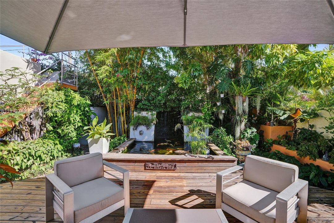 For Sale: $2,650,000 (5 beds, 3 baths, 2363 Square Feet)