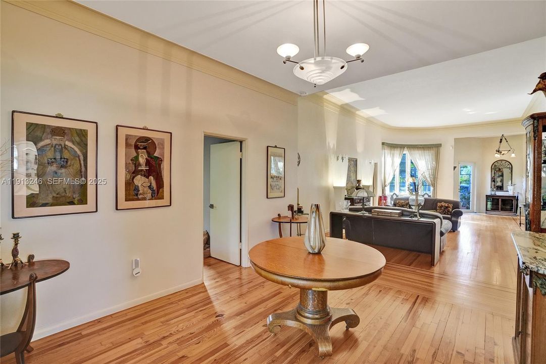 For Sale: $2,650,000 (5 beds, 3 baths, 2363 Square Feet)