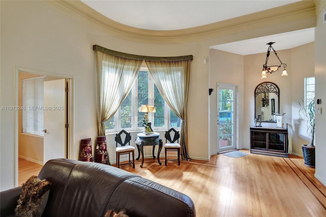 For Sale: $2,650,000 (5 beds, 3 baths, 2363 Square Feet)