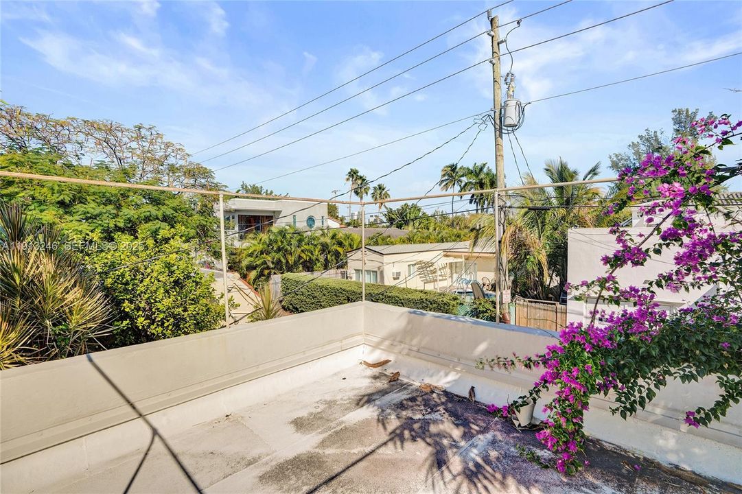 For Sale: $2,650,000 (5 beds, 3 baths, 2363 Square Feet)